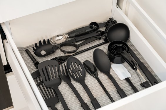 Luxe Queen Studio with Mountain Views - kitchen utensils